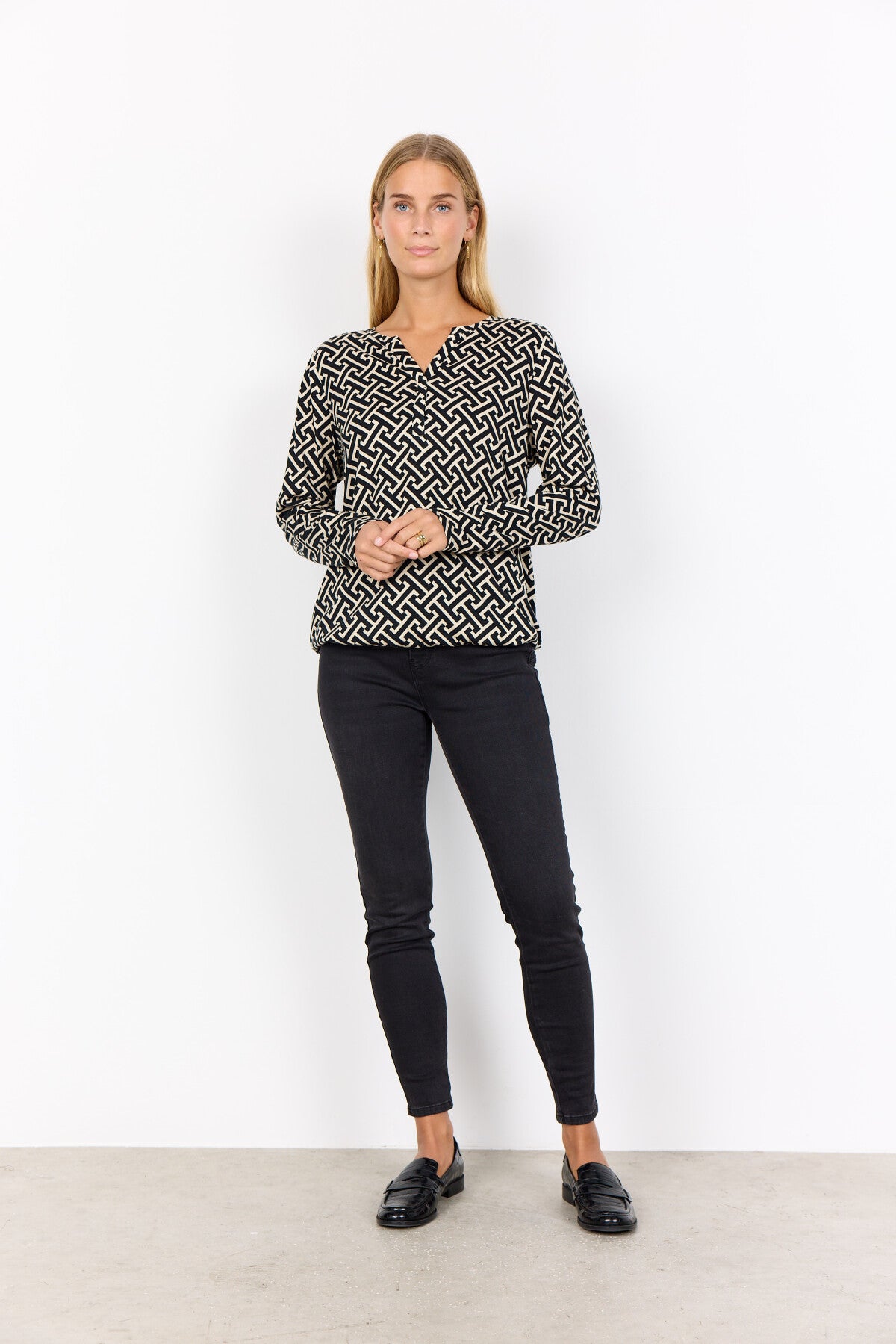 SC-FELICITY AOP 520 Bluse Sort