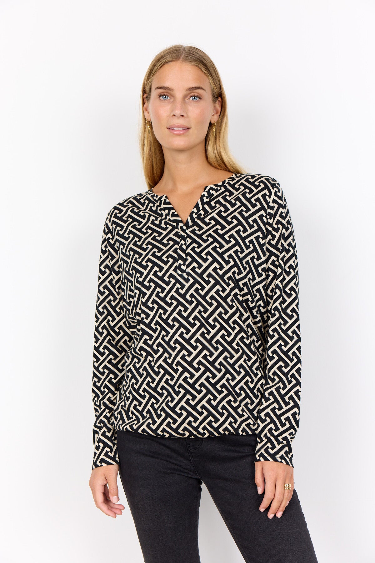 SC-FELICITY AOP 520 Bluse Sort