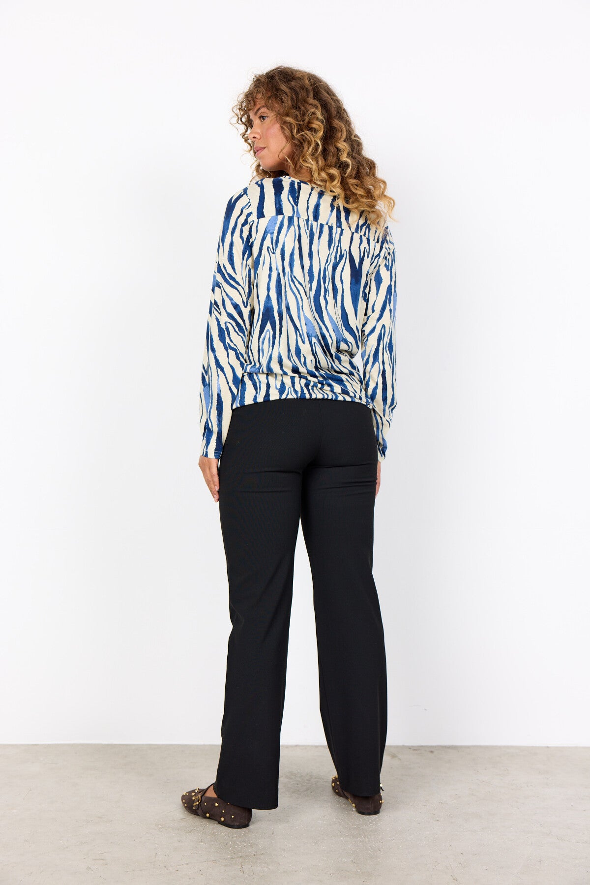 SC-FELICITY AOP 522 Bluse Mørk blå