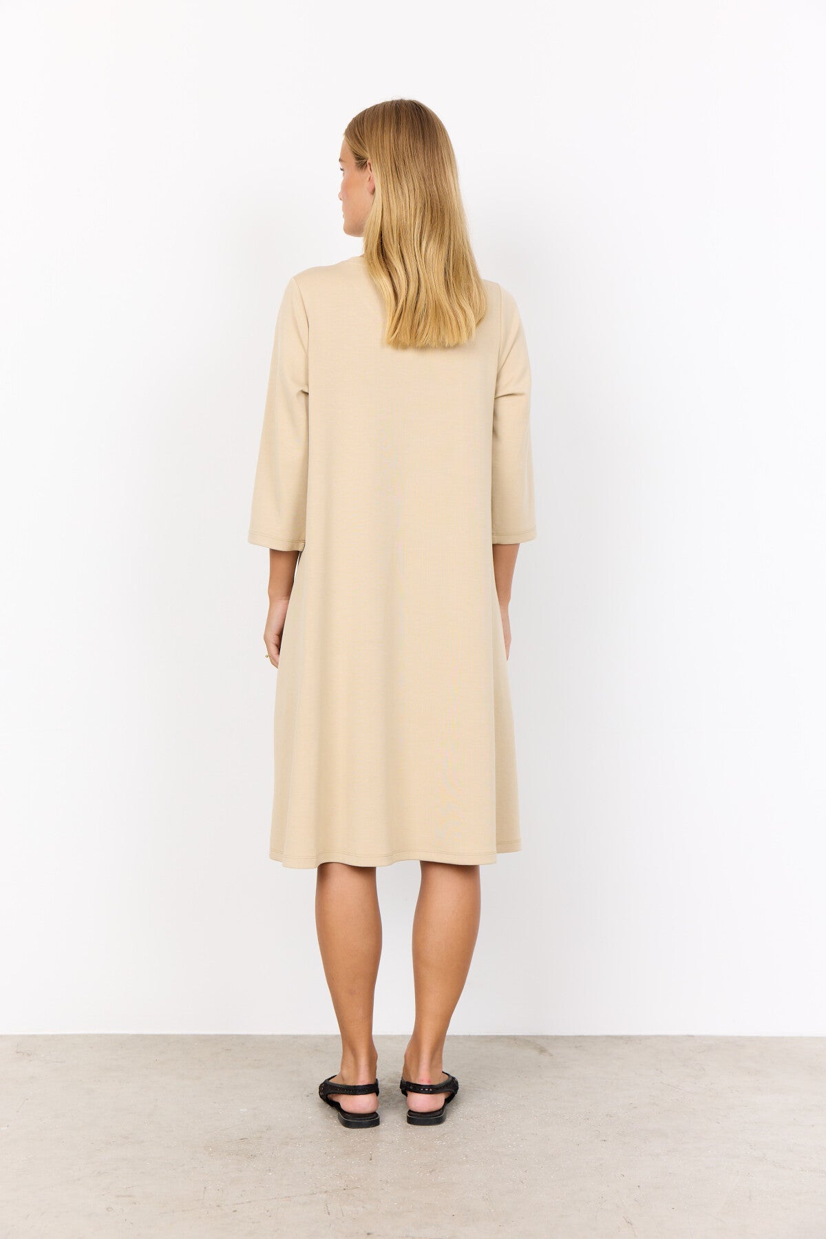 SC-BANU 155 Kjole Sand