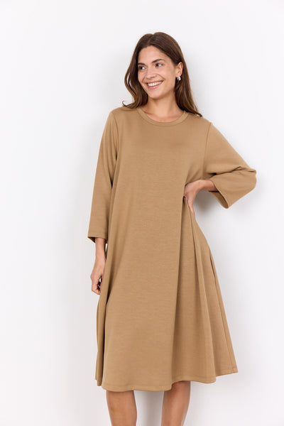 SC-BANU 155 Kjole Camel