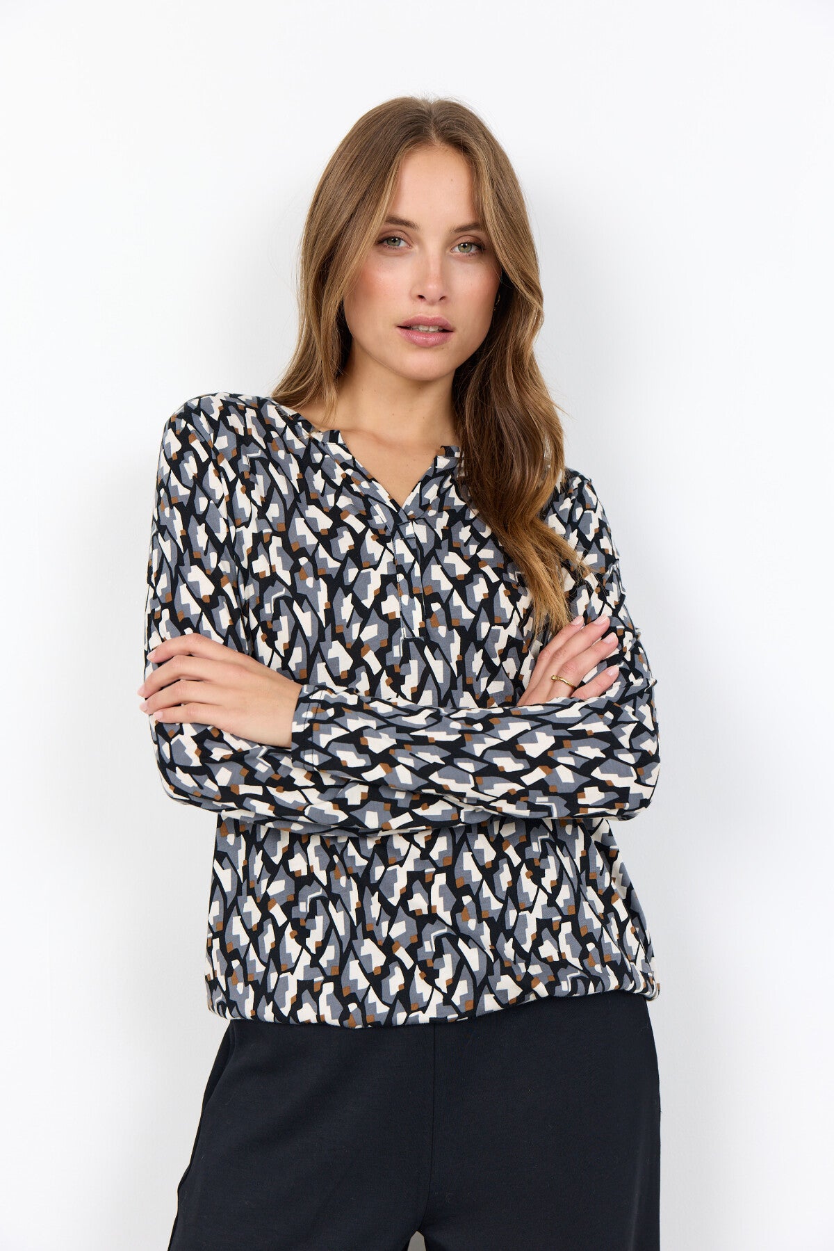 SC-FELICITY AOP 527 Bluse Sort