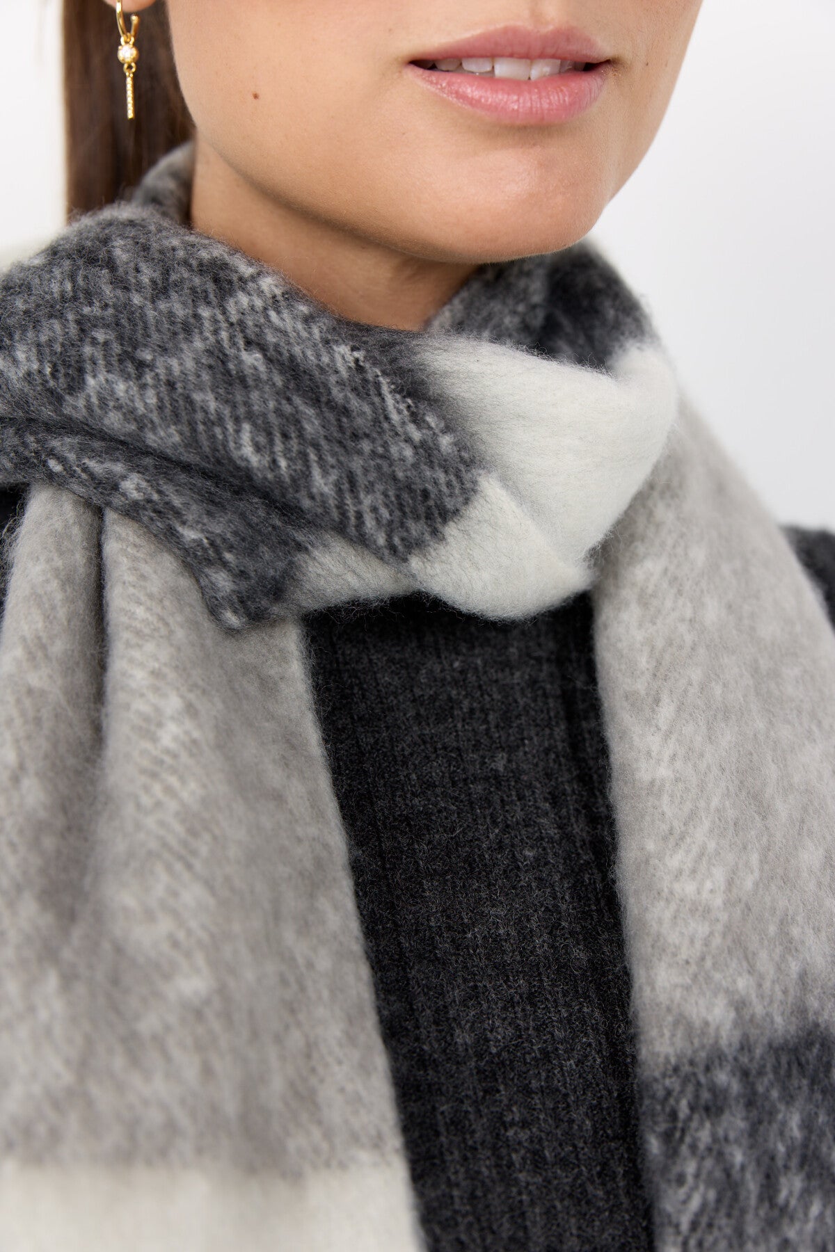 SC-SENELLA 1 Tørklæde Sort