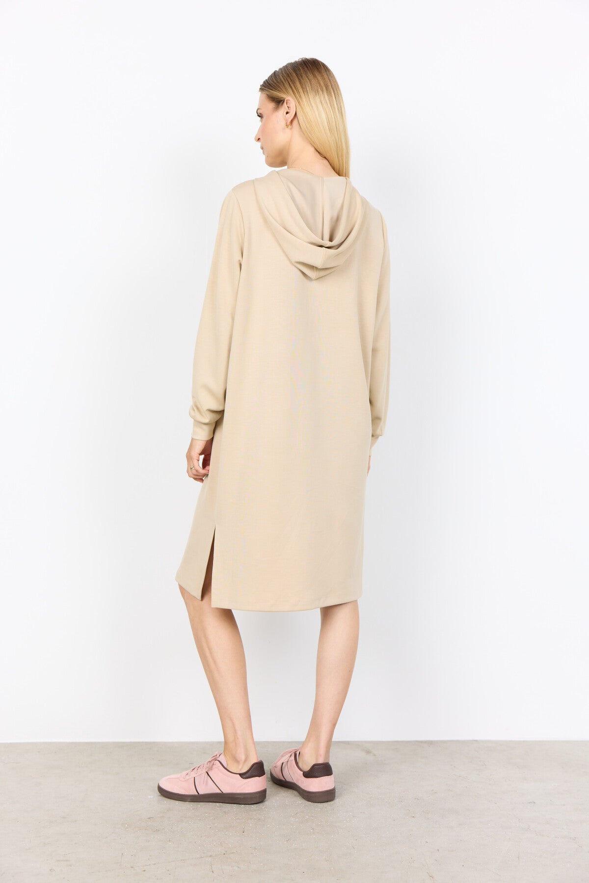 SC-BANU 259 Kjole Sand